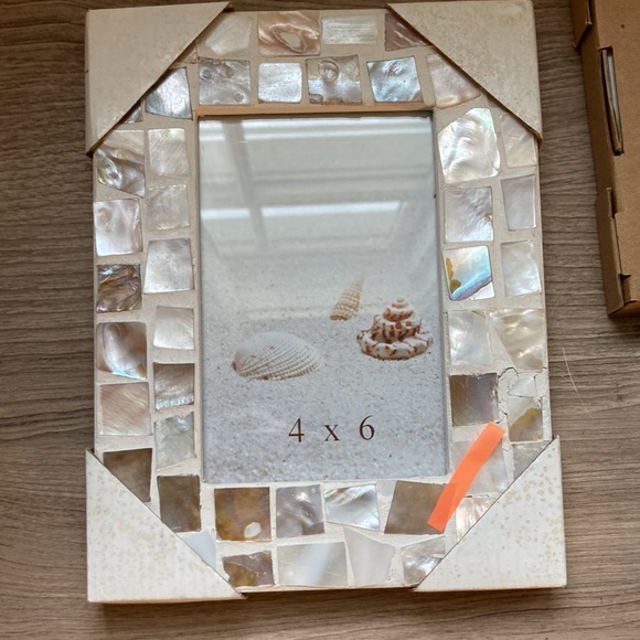 Three white frames one with shells bundle - Picture 7 of 13